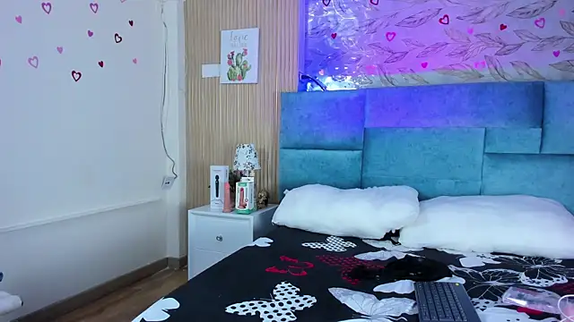 Delphine doll online show from 04.11.26