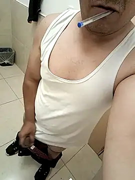 Snapshot of lobo_caliente37 chatting on 04.02.26 lobo caliente37 online show from 04.02.26