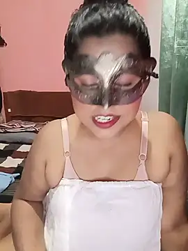 Maskedcurves online show from 06.25.26