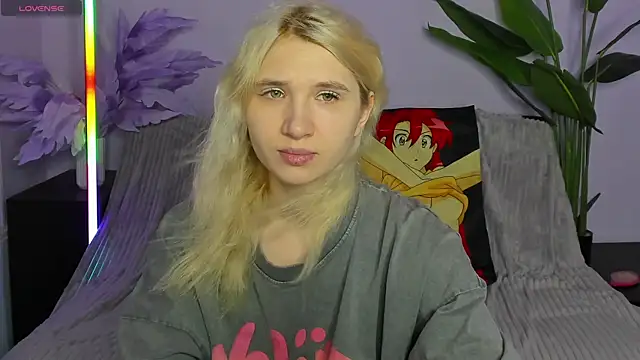 Kitty Blondie online show from 04.06.26