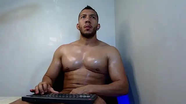 Snapshot of georgeholl chatting on 06.11.26 georgeholl online show from 06.11.26