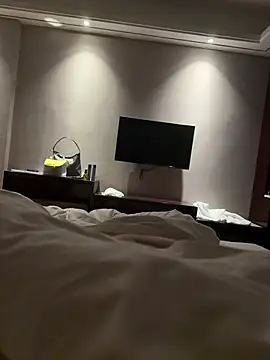 L7D8521 online show from 04.06.26