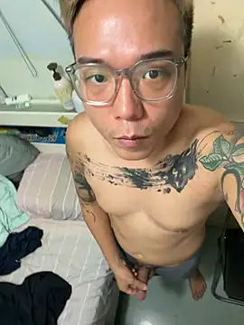 Snapshot of MRKHKkk chatting on 07.16.26 MRKHKkk online show from 07.16.26
