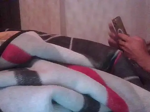 Snapshot of CamruA chatting on 04.04.26 CamruA online show from 04.04.26