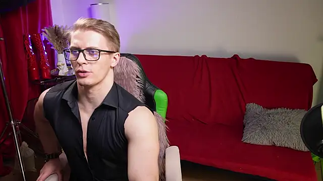 Snapshot of Kenly_White chatting on 04.05.26 Kenly White online show from 04.05.26