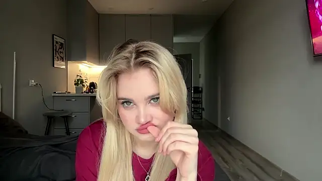 Snapshot of kirtova_ chatting on 04.18.26 kirtova online show from 04.18.26