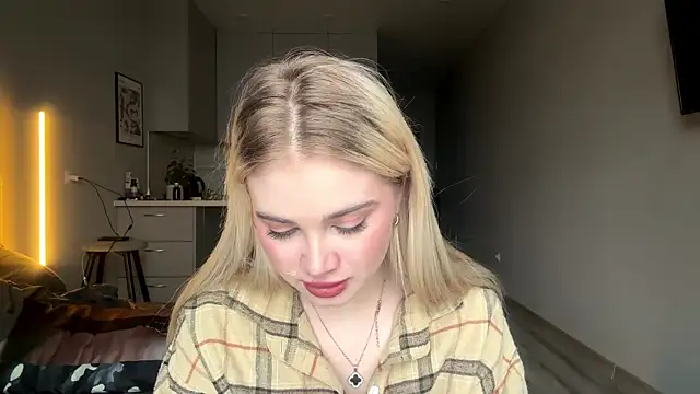 Snapshot of kirtova_ chatting on 04.19.26 kirtova online show from 04.19.26