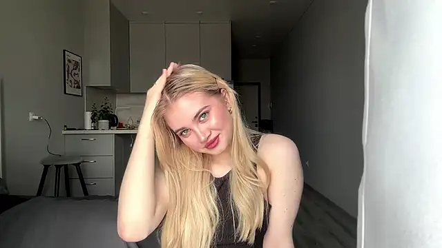 Snapshot of kirtova_ chatting on 04.22.26 kirtova online show from 04.22.26