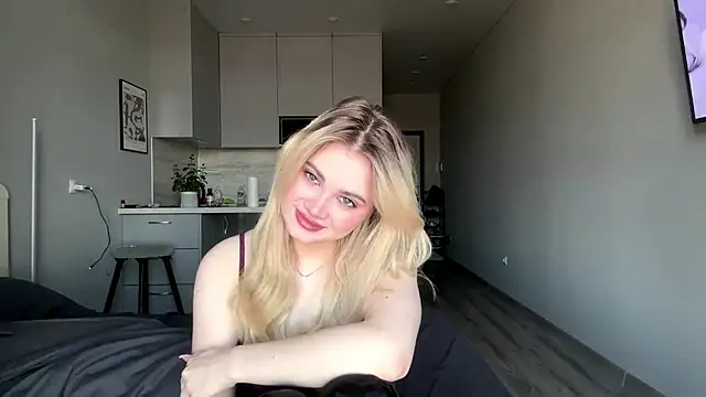 Snapshot of kirtova_ chatting on 04.27.26 kirtova online show from 04.27.26