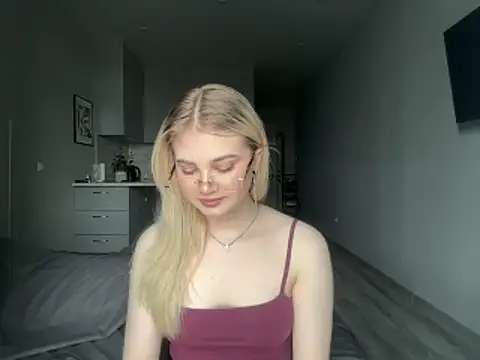 Snapshot of kirtova_ chatting on 05.10.26 kirtova online show from 05.10.26