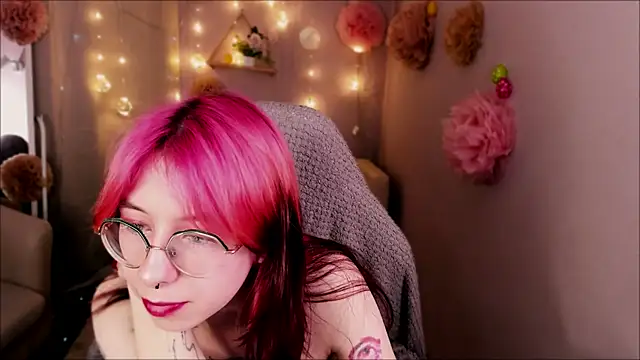 Snapshot of Alice_Nyx chatting on 04.16.26 Alice Nyx online show from 04.16.26