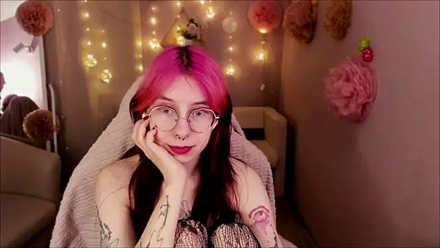Snapshot of Alice_Nyx chatting on 04.17.26 Alice Nyx online show from 04.17.26