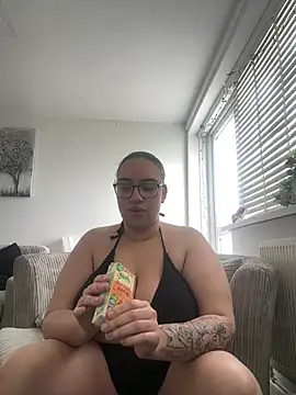 Snapshot of shayyxo chatting on 04.09.26 shayyxo online show from 04.09.26