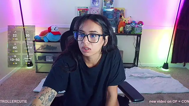 Snapshot of Controllercutie chatting on 04.17.26 Controllercutie online show from 04.17.26