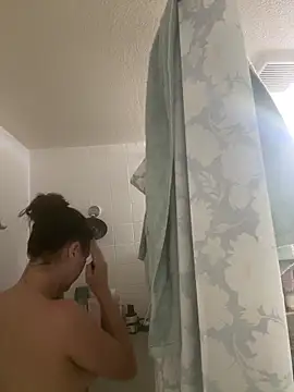 BratTezz online show from 04.06.26