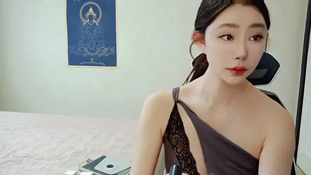 Snapshot of 12eio chatting on 04.10.26 12eio online show from 04.10.26