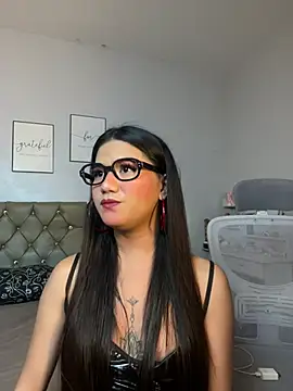 Snapshot of JassmineLove chatting on 06.25.26 JassmineLove online show from 06.25.26
