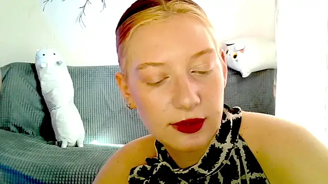 Snapshot of earn_my_lily chatting on 04.17.26 earn my lily online show from 04.17.26