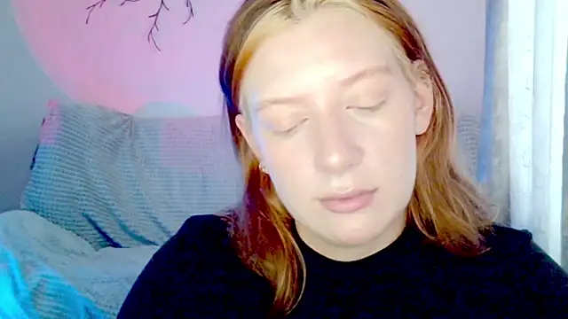 Snapshot of earn_my_lily chatting on 04.24.26 earn my lily online show from 04.24.26