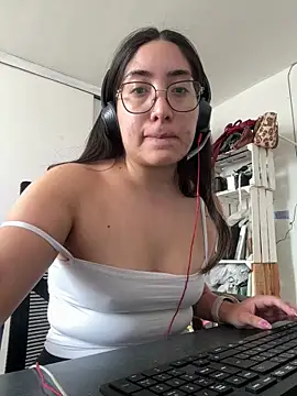 Snapshot of vampiralatina chatting on 04.27.26 vampiralatina online show from 04.27.26