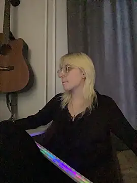 Snapshot of Picxel_ chatting on 04.07.26 Picxel online show from 04.07.26