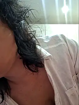 LaliaMia online show from 11.18.25