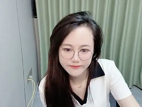 Snapshot of G0080 chatting on 05.15.26 G0080 online show from 05.15.26