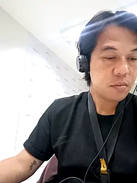Snapshot of akiramoore chatting on 06.04.26 akiramoore online show from 06.04.26