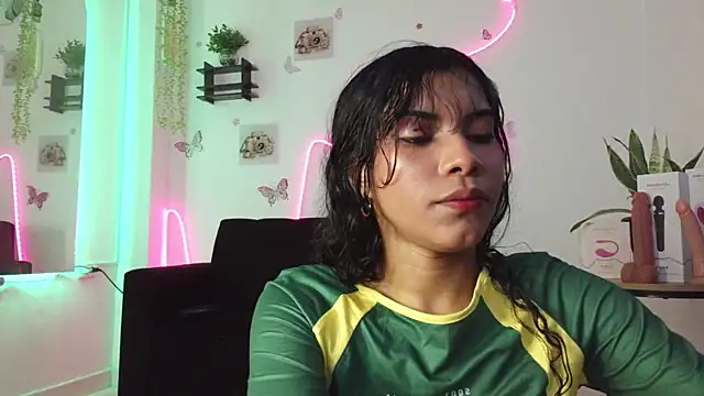 Daviana hill  online show from 04.17.26