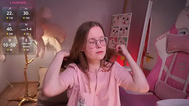 Snapshot of More_Sonne chatting on 04.12.26 More Sonne online show from 04.12.26