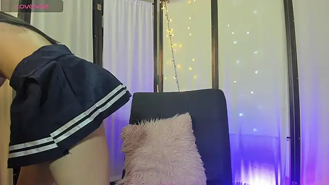 Snapshot of JadeMills2 chatting on 04.12.26 JadeMills2 online show from 04.12.26