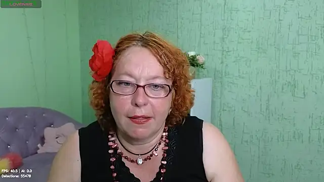 Snapshot of Fara_Flutte chatting on 06.22.26 Fara Flutte online show from 06.22.26