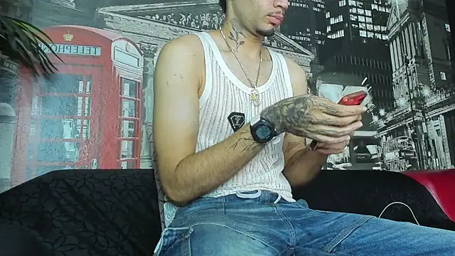 Snapshot of Daniel_huge22 chatting on 06.19.26 Daniel huge22 online show from 06.19.26