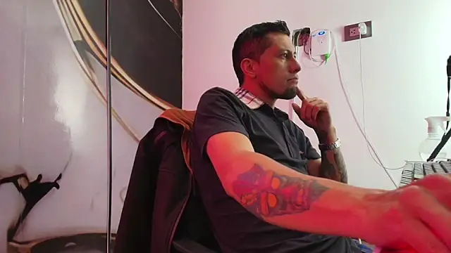 Snapshot of doko_Roxy chatting on 04.12.26 doko Roxy online show from 04.12.26