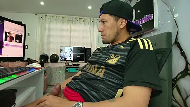 Snapshot of doko_Roxy chatting on 04.15.26 doko Roxy online show from 04.15.26