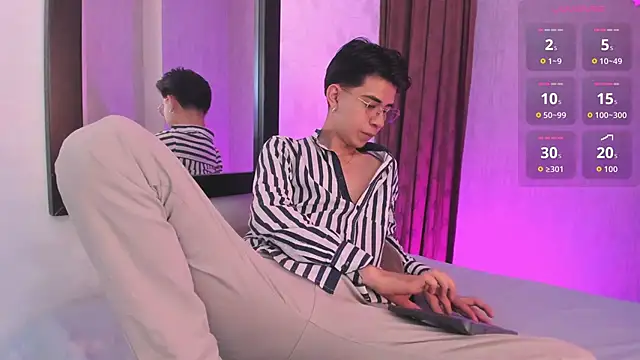 Snapshot of youn_rider chatting on 05.23.26 youn rider online show from 05.23.26