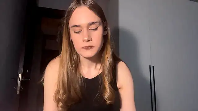 Snapshot of SharellFraleigh chatting on 04.13.26 SharellFraleigh online show from 04.13.26