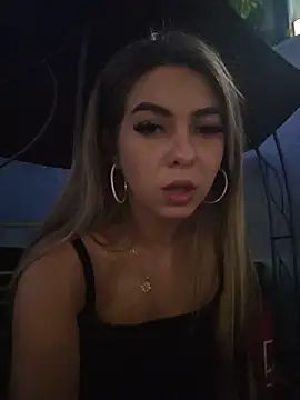 Snapshot of AylinRosee chatting on 06.26.26 AylinRosee online show from 06.26.26