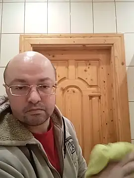 Snapshot of Luceriusbigass chatting on 12.13.24 Luceriusbigass online show from 12.13.24