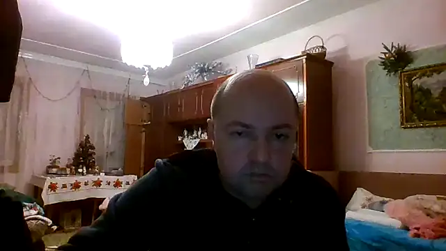 Snapshot of Luceriusbigass chatting on 12.29.24 Luceriusbigass online show from 12.29.24