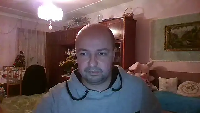 Snapshot of Luceriusbigass chatting on 01.20.25 Luceriusbigass online show from 01.20.25