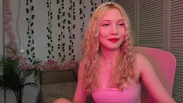 Snapshot of vielleee chatting on 05.31.26 vielleee online show from 05.31.26