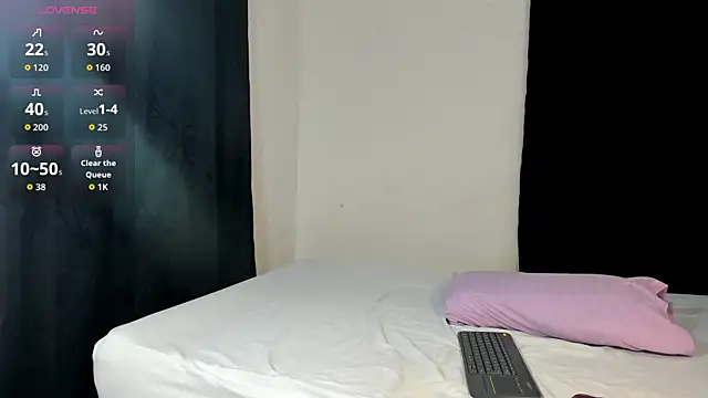 Snapshot of aisshalee chatting on 06.24.26 aisshalee online show from 06.24.26