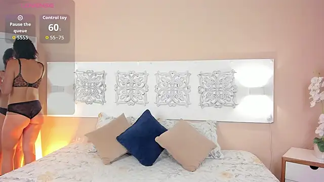 freyaa  1 online show from 04.13.26