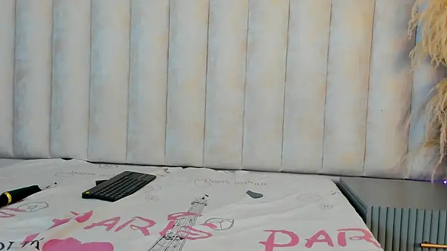 Anniee collins  online show from 04.09.26