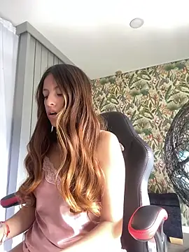 Snapshot of Ambar_Zaf chatting on 05.26.26 Ambar Zaf online show from 05.26.26