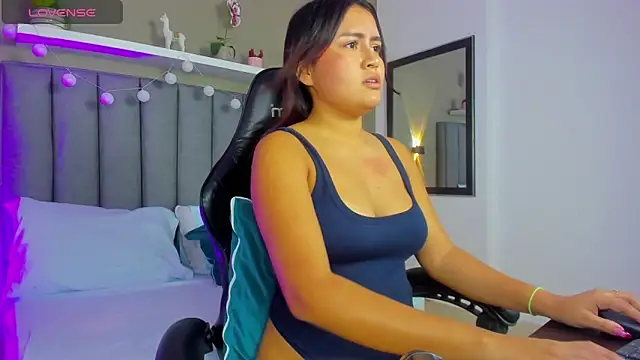 aitana moon  online show from 04.12.26