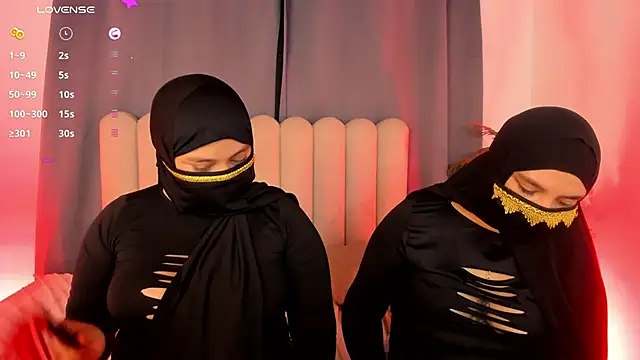 Snapshot of aziza_dalila02 chatting on 04.11.26 aziza dalila02 online show from 04.11.26