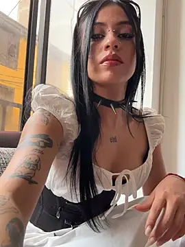 Snapshot of Kattze_ chatting on 04.11.26 Kattze online show from 04.11.26