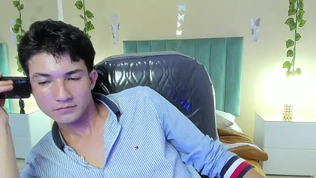 Snapshot of angel_of_sinn chatting on 04.12.26 angel of sinn online show from 04.12.26